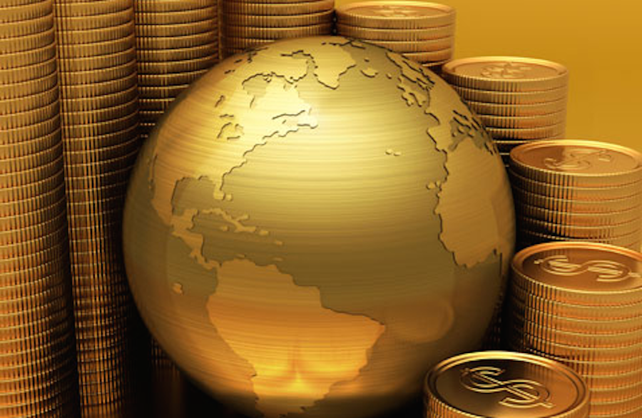 Imagem de globo dourado cercado por moedas de ouro Trinus Global